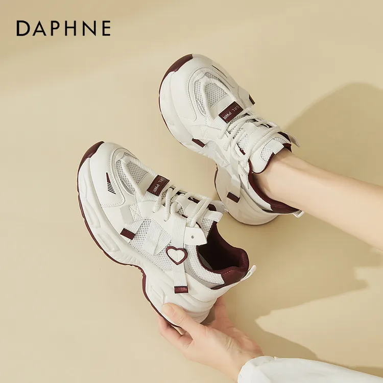 Daphne/达芙妮爱心拼色小白鞋女春厚底透气老爹鞋时尚休闲运动鞋