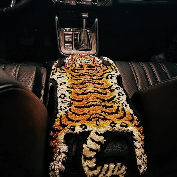 汽车载中控台扶手箱垫西藏虎毯毛绒车内饰防尘保护套布置通用老虎