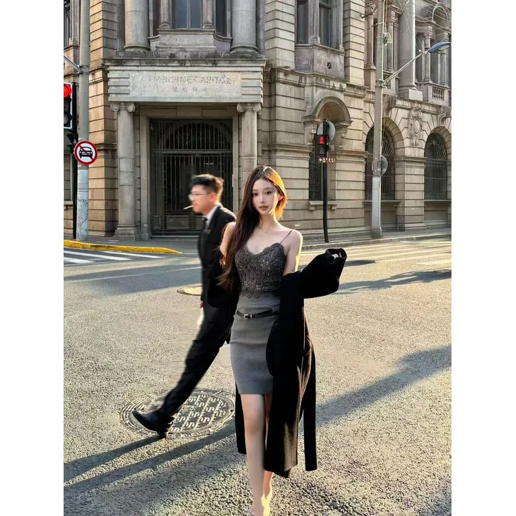 2025秋季新款毛呢外套重工盘带绣吊带背心配腰带修身半身裙三件套