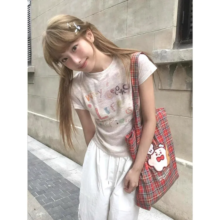 甜辣彩绘字母正肩短袖t恤女夏季新款设计感小众修身显瘦短款上衣