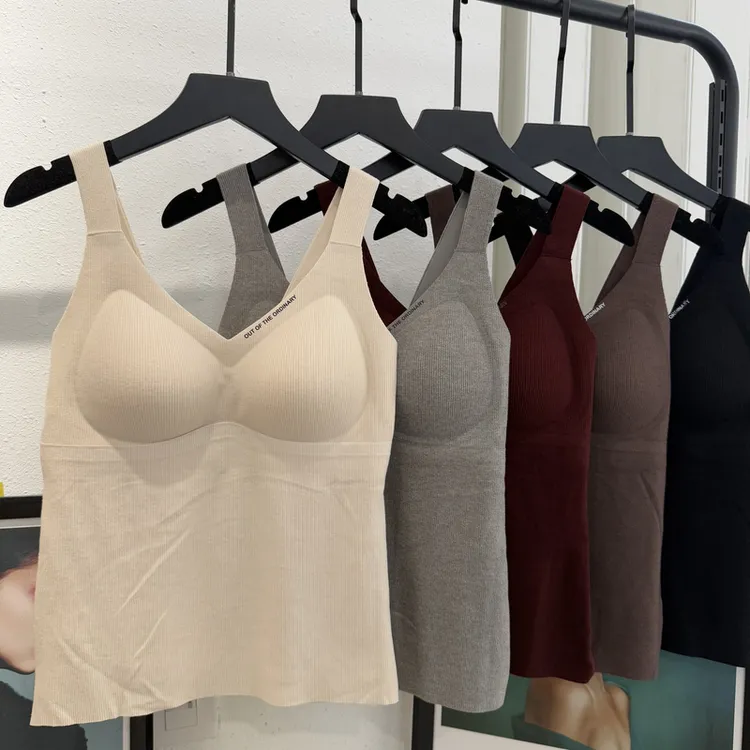 5028-1秋冬新款字母V领无痕固定杯背心带胸垫磨毛打底保暖内衣女