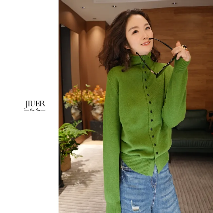 2025秋冬新款小方扣半高领针织衫韩版软糯毛衣纯色百搭打底衫
