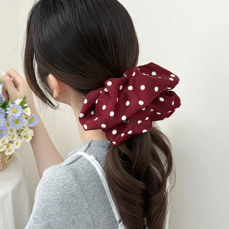 酒红色波点缎面大肠发圈女2025新款高级感气质百搭高马尾头花发绳