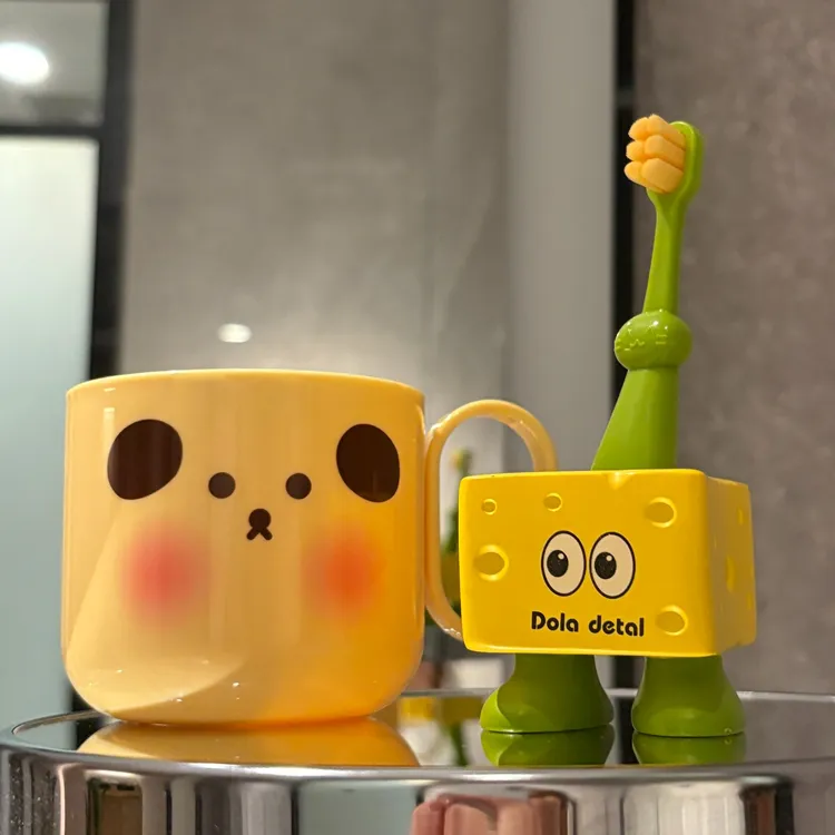 新款小猫儿童牙刷0-3岁家用简约宝宝婴儿牙刷专用可爱卡通风创意
