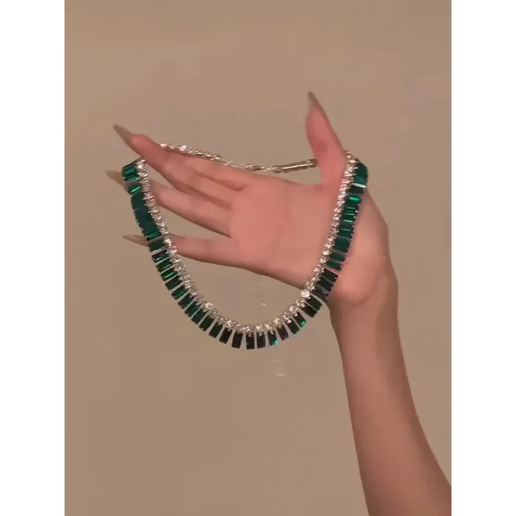 铜合金合成锆石吊坠 复古绿色项链高端晚礼服锁骨链配饰设计感