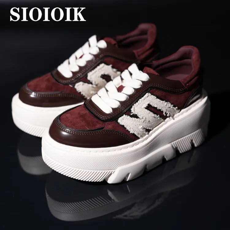 SIOIOIK/素卡2025早秋新款都市游牧风厚底圆头松糕鞋跟高8公分