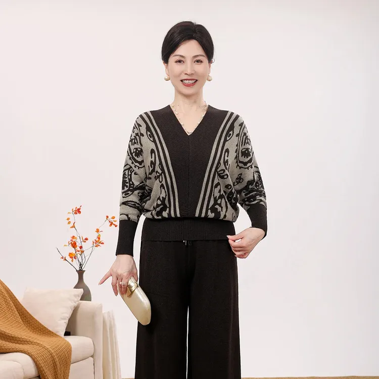 中老年女装V领长袖落肩袖针织衫秋季新款妈妈装宽松显瘦上衣套装