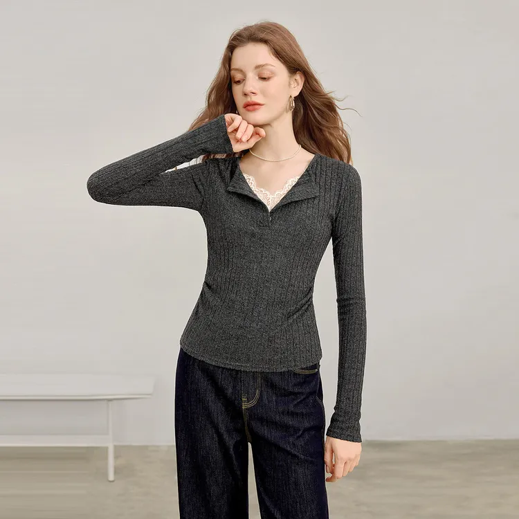 她池2025冬装新款女装设计感拼接修身假两件V领打底衫T53B3285E