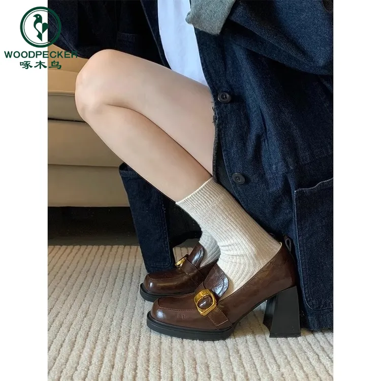 啄木鸟2025新款复古方头粗跟一脚蹬乐福鞋高跟小皮鞋女英伦风鞋子