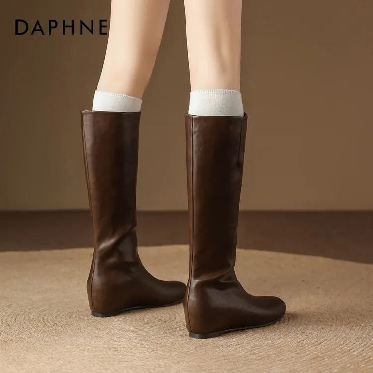 达芙妮加绒长筒靴女2025冬季新款美拉德堆堆复古骑士靴内增高靴子