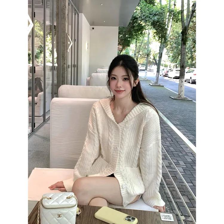 法芬图连帽白色毛衣开衫女2025秋冬宽松慵懒风麻花针织外套上衣