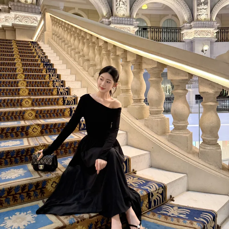 超仙纯色高腰修身显瘦常规长袖斜肩连衣裙轻奢设计师裙子长款