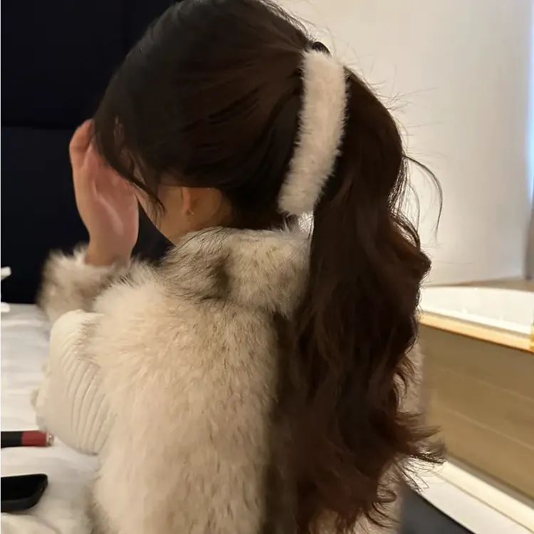 S元气满满秋冬新款毛绒香蕉夹气质高马尾温柔少女发饰2025新款