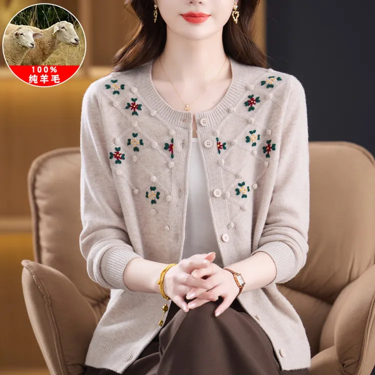 中老年妈妈绣花开衫100%纯羊毛衫秋冬新款洋气针织薄款毛衣外套女