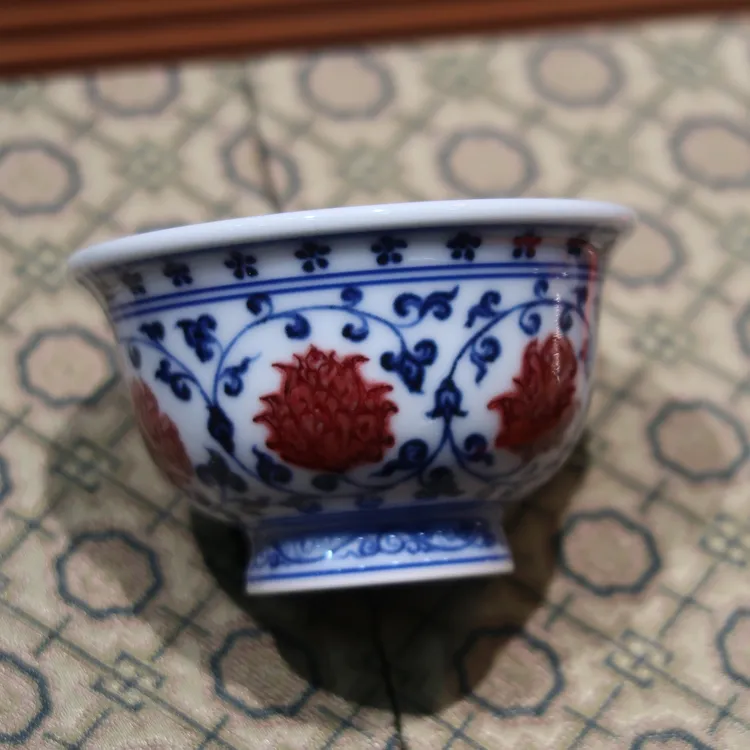 【泓璟】永明尚玩青花釉里红缠枝莲内绘红花心小压手杯