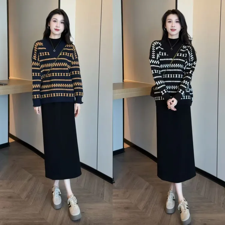 加厚V领宽松慵懒风套头撞色毛衣+黑色打底衫+开叉半身裙三件套