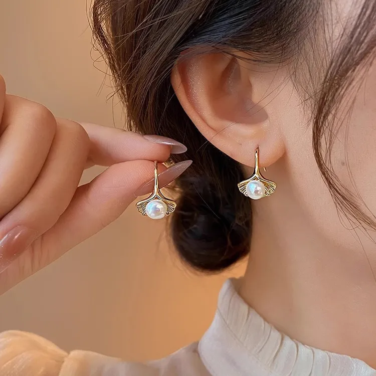 铜合金仿珍珠耳饰 银色银杏叶裙摆珍珠耳环女2025爆款耳钉耳饰