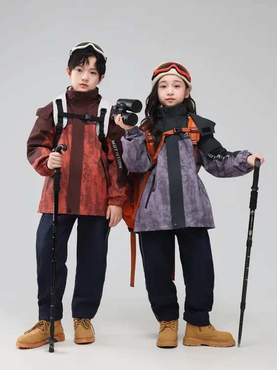   男童冲锋校衣服套装儿童户外套秋春装新款三合一女孩防风衣