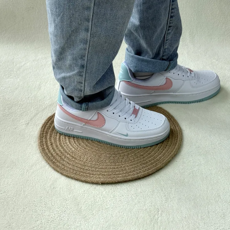 NIKE Air Force 1空军一号女子白粉色防滑耐磨低帮板鞋IH0640-161