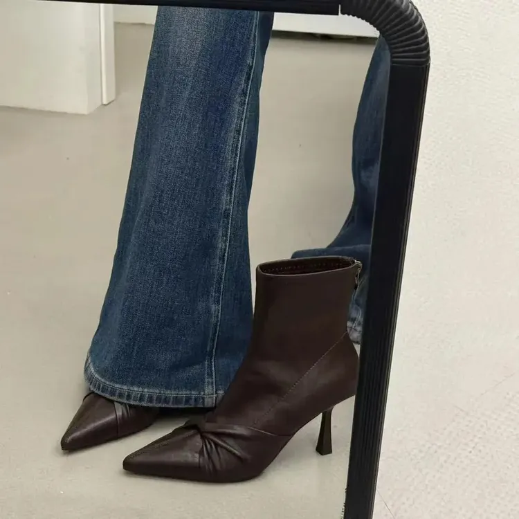 秋冬千金感细跟女鞋复古时尚尖头细跟靴软皮高跟设计感短筒瘦瘦靴