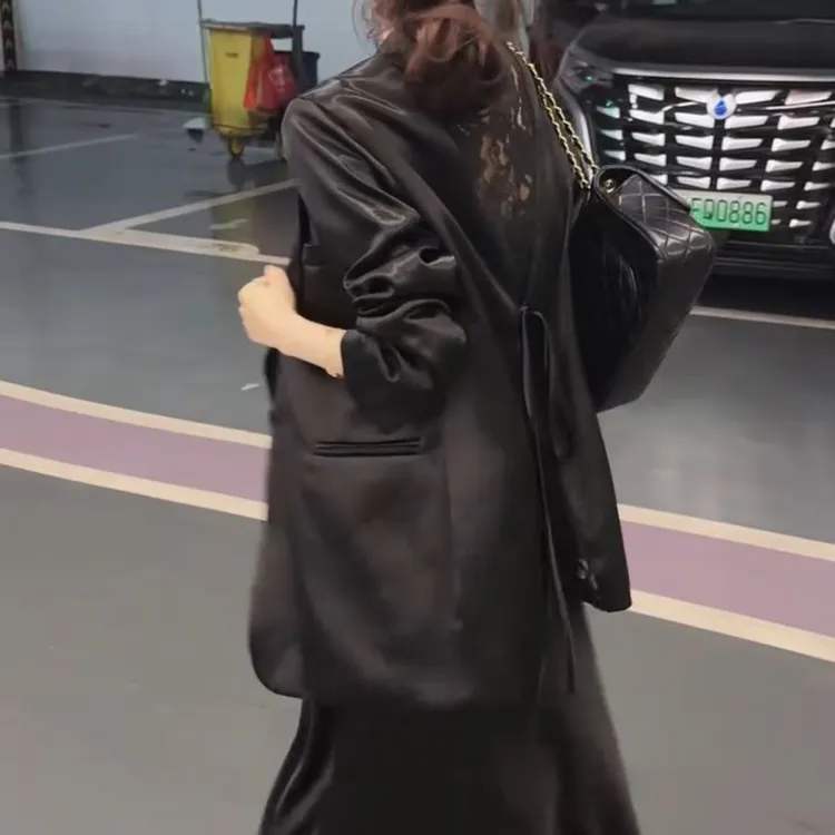 2025春夏新款时尚显瘦气质女士网红洋气两件套百搭款K8109