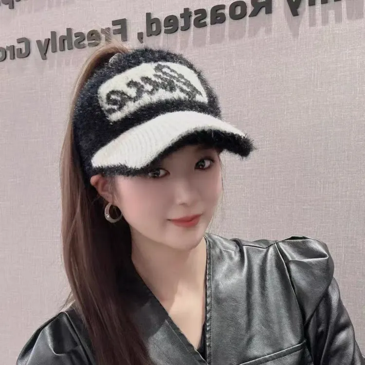 帽子女2025秋冬季空顶加绒厚护耳保暖鸭舌帽显脸小防寒针织毛线帽