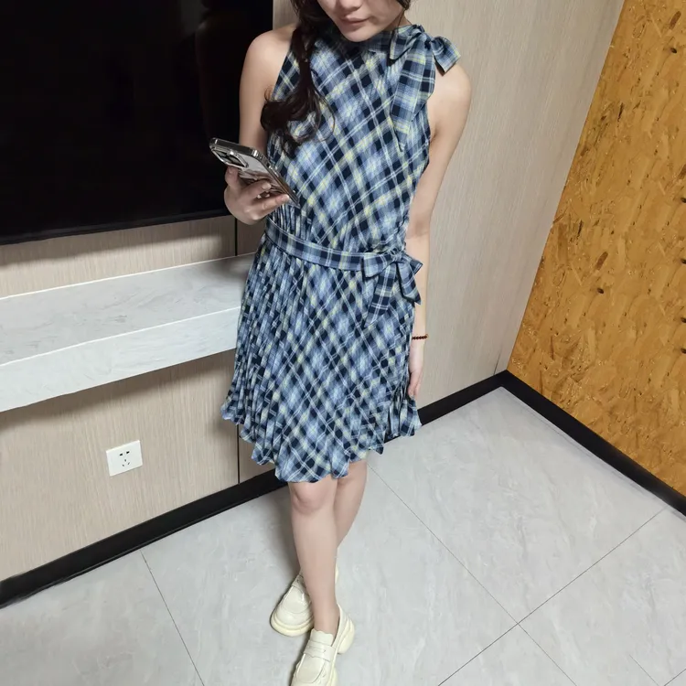 夏季女士复古百褶格纹印花度假风出片时尚气质连衣裙出游服装女