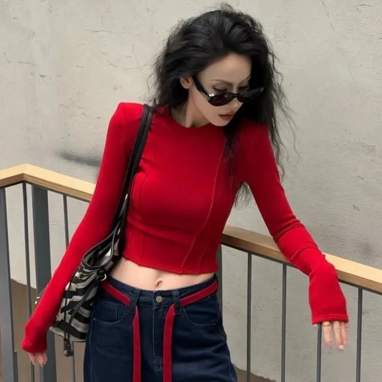气质红色打底衫女秋季辣妹紧身短款爵士舞上衣高级感内搭长袖t恤