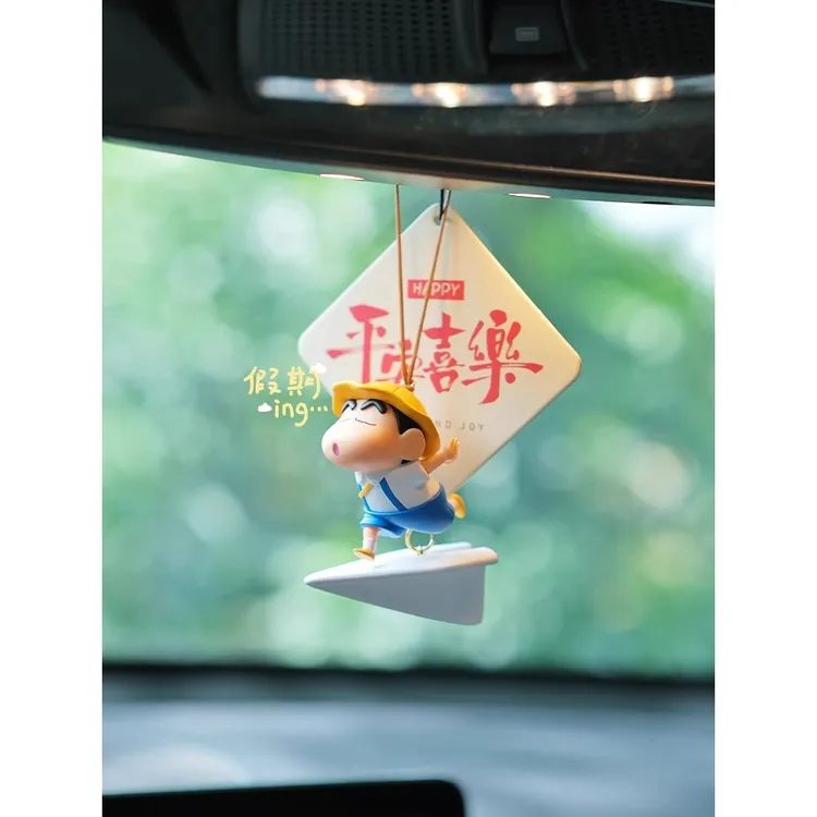 正版蜡笔小新纸飞机汽车挂件后视镜车载吊坠创意平安香薰片挂饰女