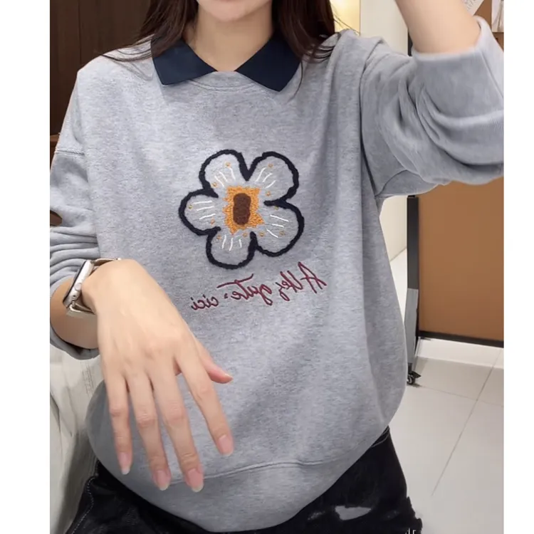 2025秋季新款假两件花朵刺绣减龄休闲时尚翻领长袖卫衣女百搭上衣