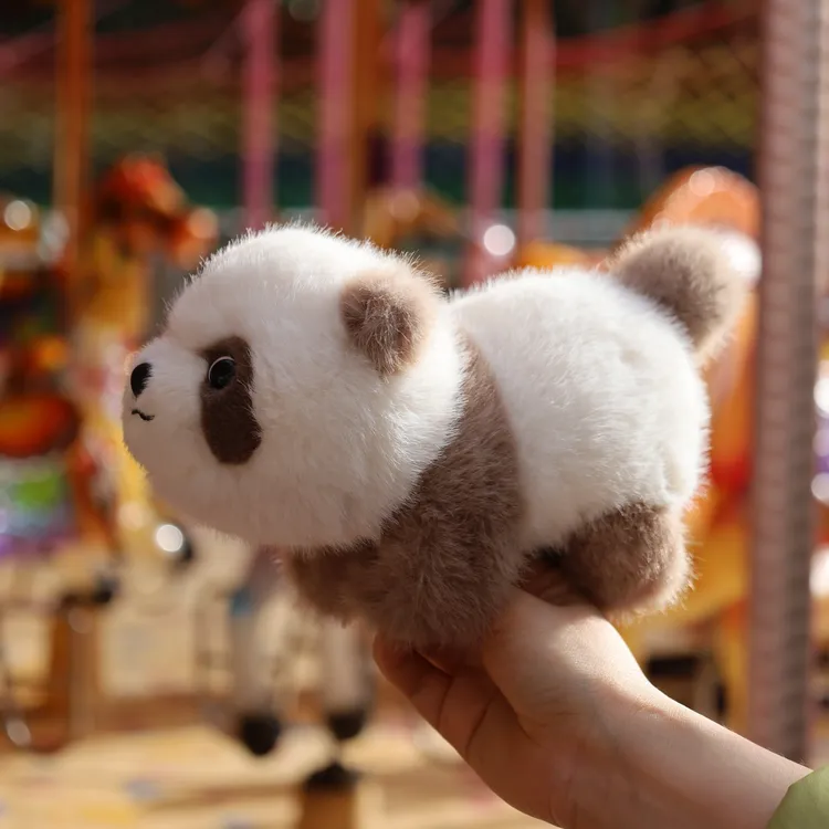 棕色熊猫七仔毛绒玩偶钥匙扣可爱背包挂饰七仔2026年台历新品