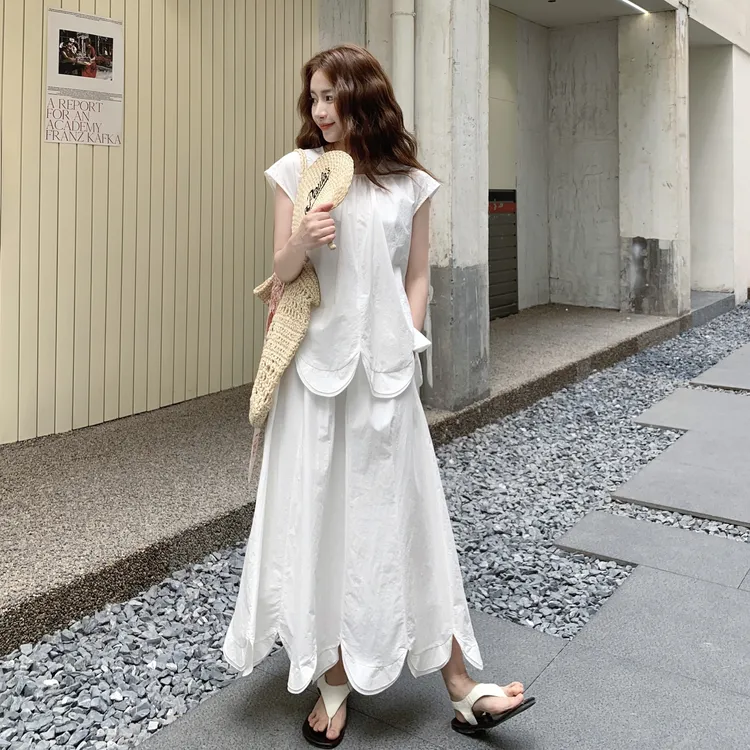 素色松弛感套装裙女2025夏爆款白色设计感上衣波浪纹半身裙两件套