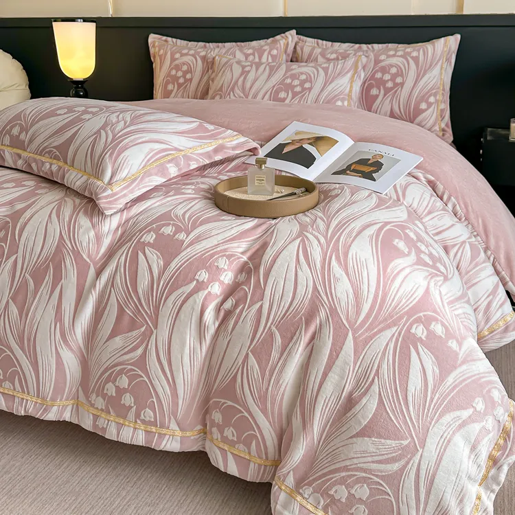 2025新款轻奢防寒冬季春季一等品保暖加厚立体提花雕花绒四件套