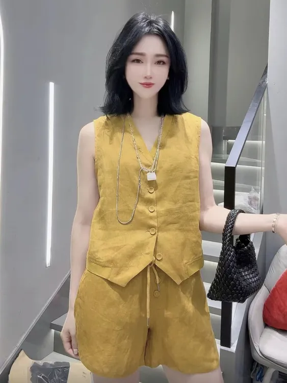 韩版轻奢套装2025夏季新款小众遮肚高级感V领无袖马甲短裤两件套