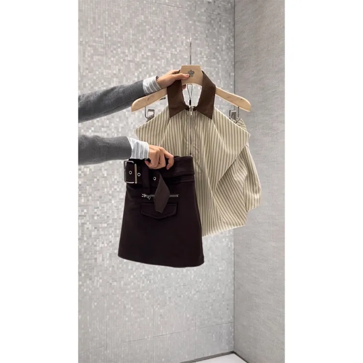 无袖翻领条纹时尚小众气质设计款上衣百搭显瘦休闲包臀短裙套装女