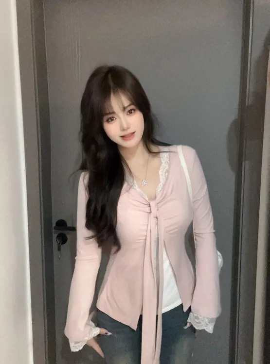 大码胖妹妹纯欲风V领绑带蕾丝拼接长袖t恤女早秋修身显瘦别致上衣