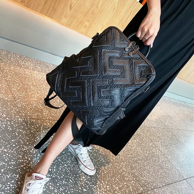 新款2025时尚两用拼接真皮双肩包女包高级感百搭个性背包旅行包潮