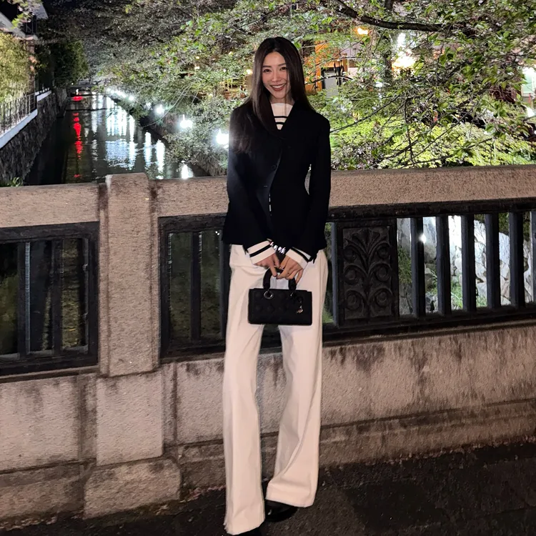 ROMI STUDIO“自我轮廓”桑蚕丝羊毛三粒扣廓形西装外套RWCAWW3709