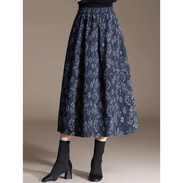 拉夏贝尔高腰半身裙女2025秋冬新款静奢风复古图腾印花气质大摆裙