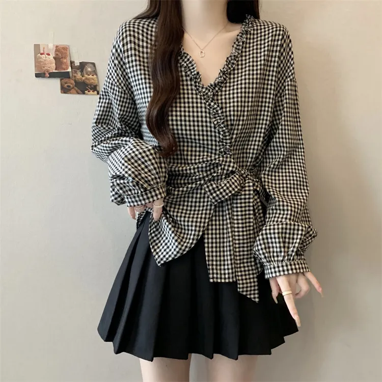 别致木耳边格子V领长袖衬衫女早秋2025新款大码胖mm收腰系带上衣