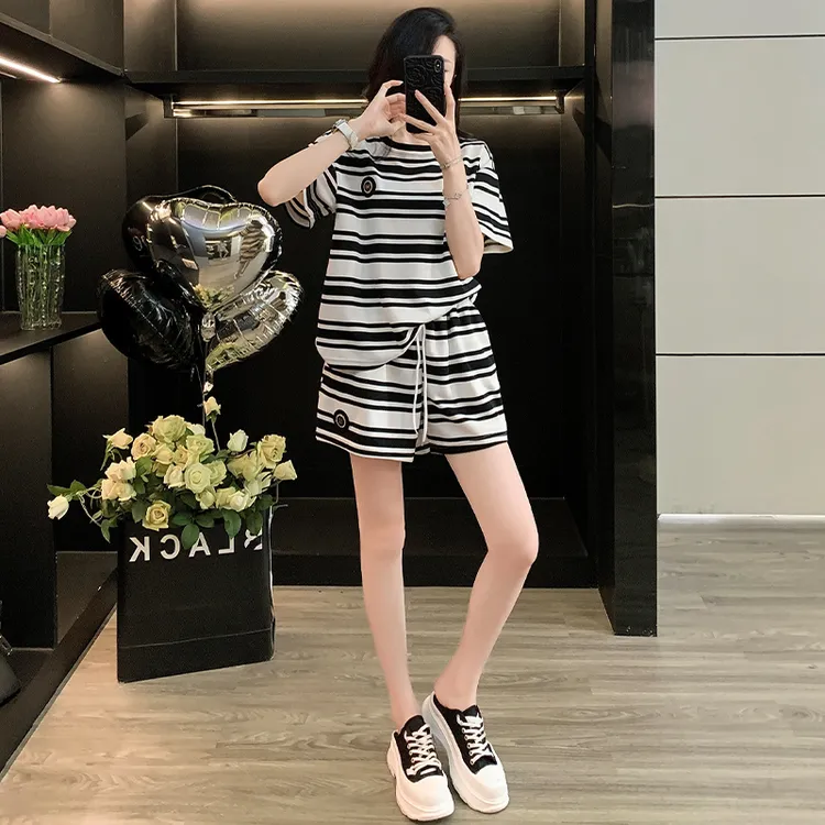 减龄洋气休闲时尚套装女夏2025条纹翻领短袖短裤两件套休闲宽松潮