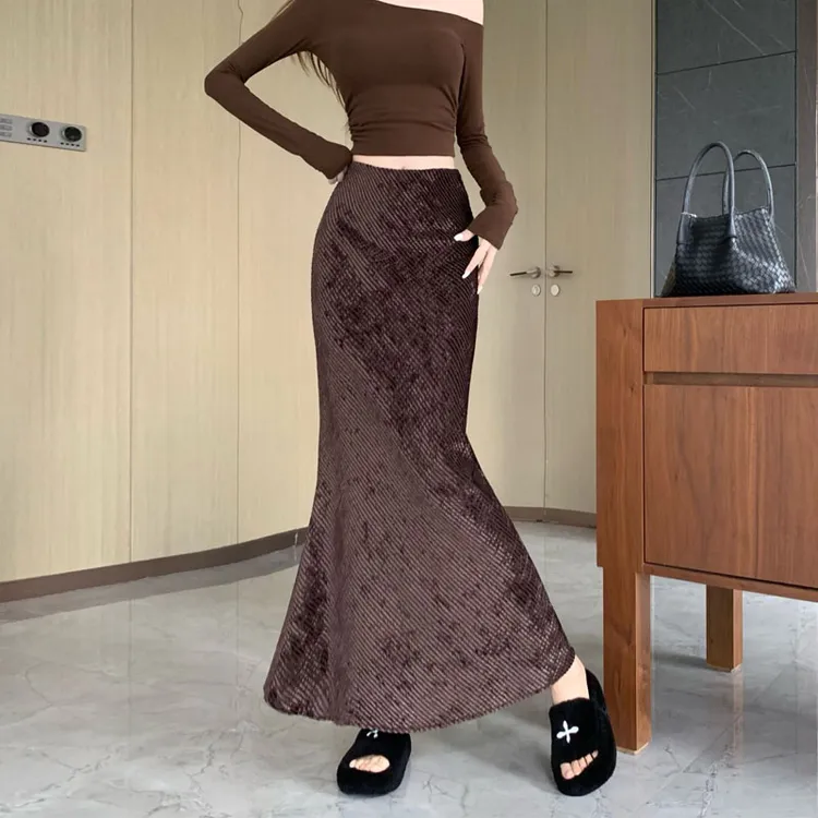 肌理感丝绒垂感鱼尾半身裙女秋冬新款高腰显瘦减龄时尚A字包臀裙