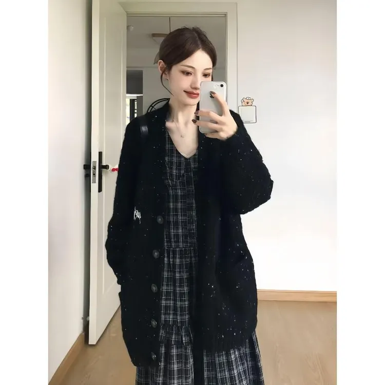 韩系氛围感宽松针织开衫女秋冬气质V领单排扣中长款亮片毛衣外套