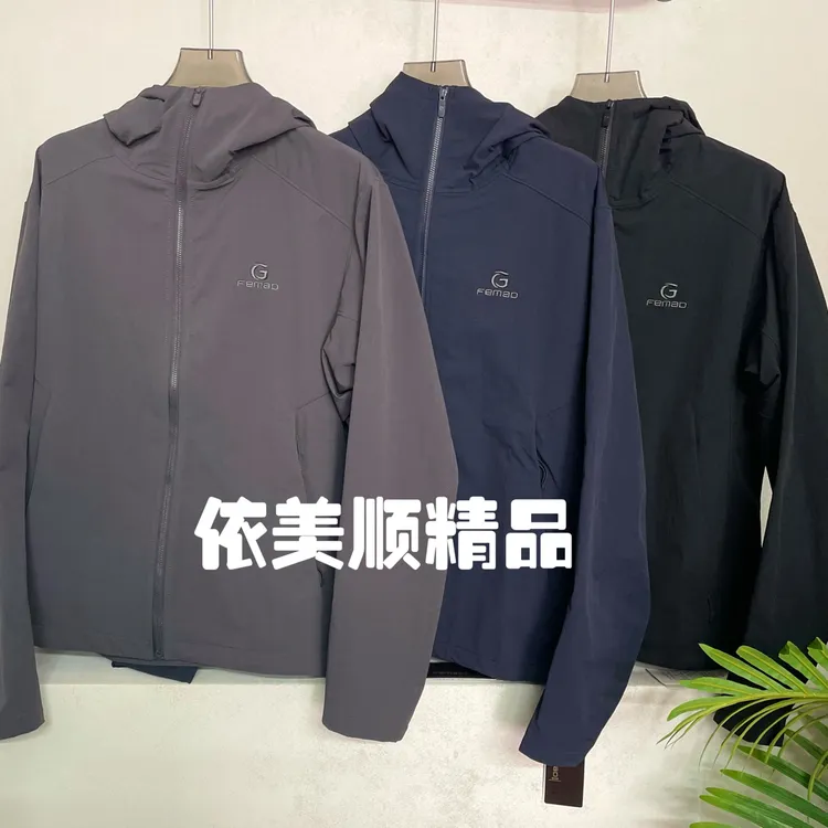 依美顺精品251835秋季新款常规款连帽透气修身型短外套时尚减龄