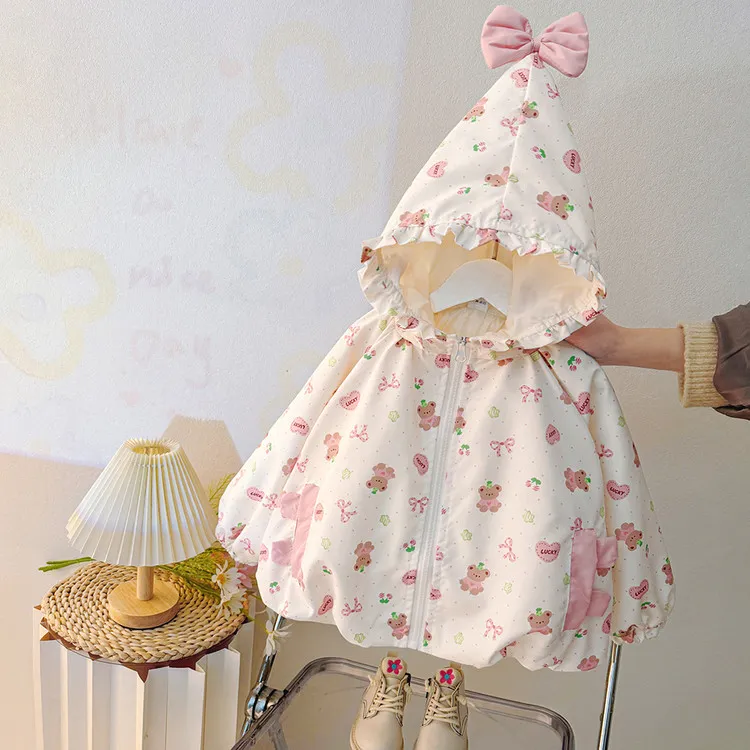 防风婴儿白色可爱动物图案女童外套童装新款潮流时尚宝宝