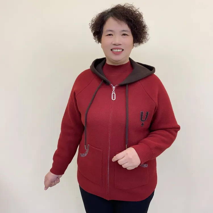 妈妈秋冬外套中老年洋气女装时尚U字拼色连帽减龄宽松开衫7710