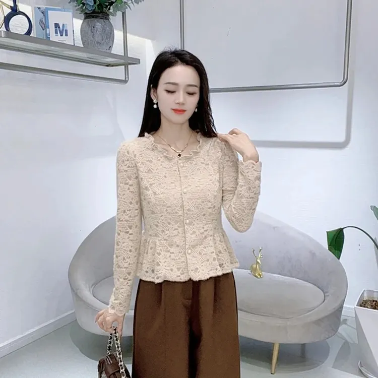 A8821法式气质圆领蕾丝衬衫女秋季新款修身显瘦甜美减龄洋气上衣