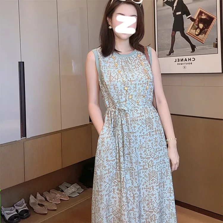 法式无袖连衣裙夏季2025新款今年流行爆款高级感气质收腰显瘦裙子
