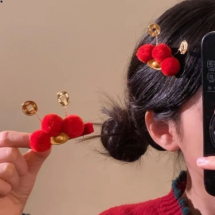 红绒球新年发夹钱来元宝QQ弹显嫩可爱拍照氛围感发夹发饰