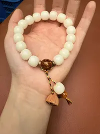 奶黄菩提莲蓬手串
